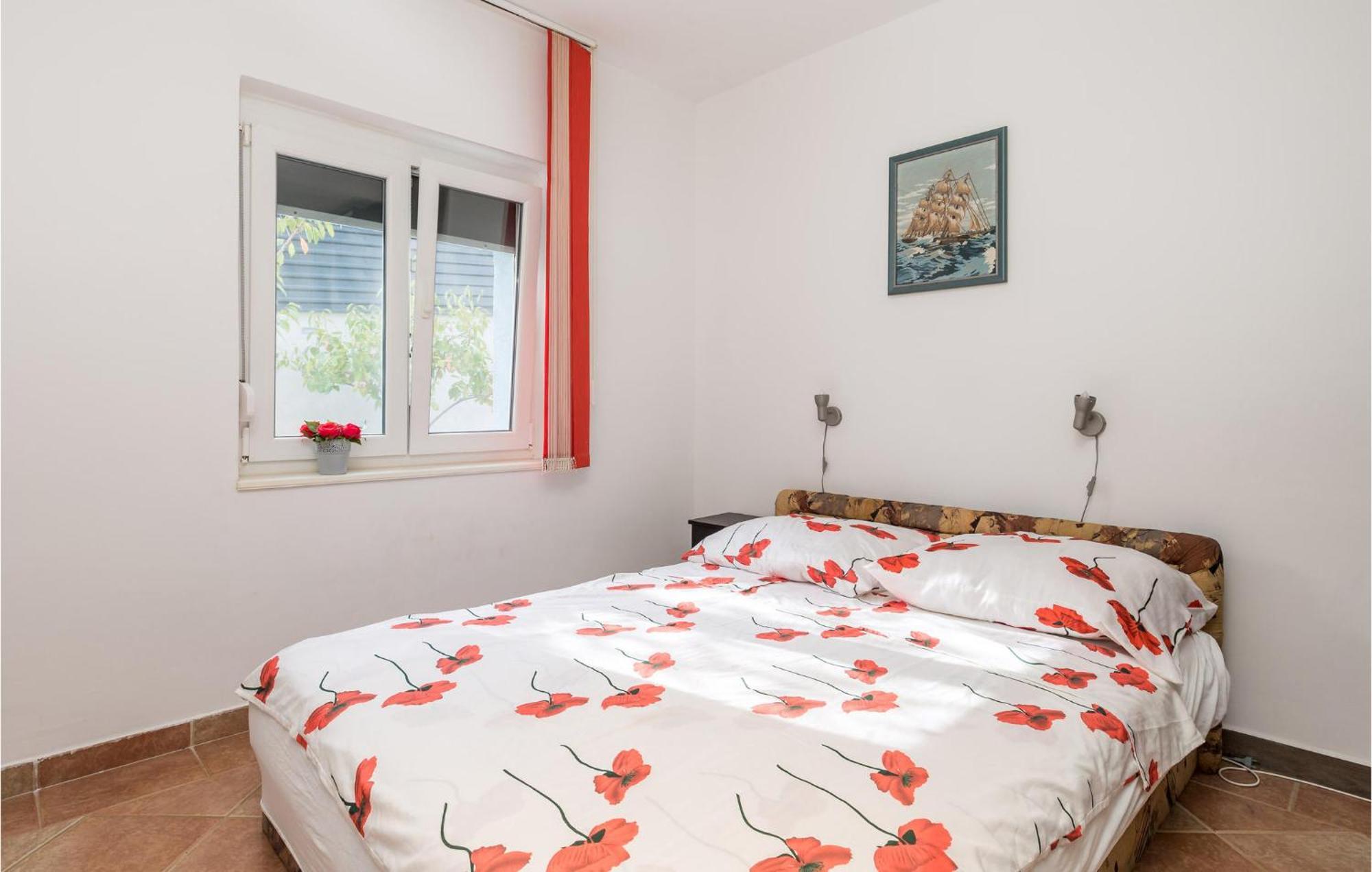 1 Bedroom Beautiful Apartment In Vrh Vrh  Kültér fotó